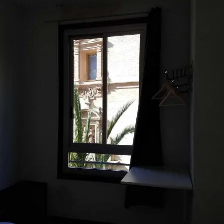 Russafa Youth Hostel *